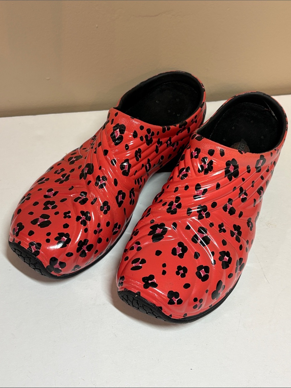 Dickies Red Leopard Print Slip-On Clogs, 9